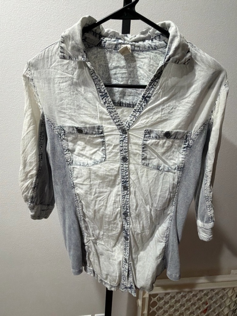Women's Washed Contrast Button-Down Shirt - Light Gray/Gray